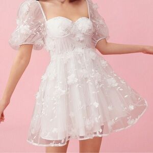 NWOT Enchanted White Appliqué Flower Bubble Sleeve Mini Dress Size M